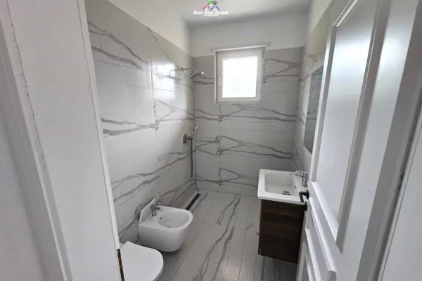 Shtepi me qera Apartament ne Tirane, 5+1, Mobilimi E mobiluar, Pagesa 2,500  Euro.