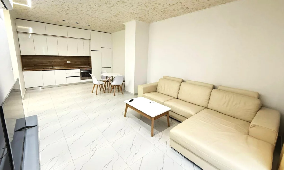 Appartamento in affitto a Tirana 1+1, Arredato