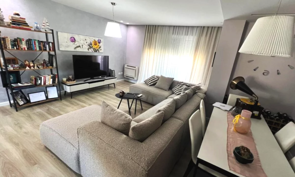 Shtepi me qera Apartament ne Tirane, 2+1, Mobilimi E mobiluar, Pagesa 130,000  Leke.
