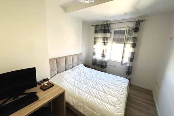 Shtepi me qera Apartament ne Tirane, 2+1, Mobilimi E mobiluar, Pagesa 130,000  Leke.