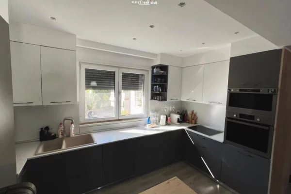 Shtepi me qera Apartament ne Tirane, 2+1, Mobilimi E mobiluar, Pagesa 130,000  Leke.