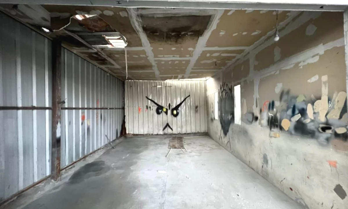 Magazine Me Qera Tek Siri Kodra (ID BM282) Tirane