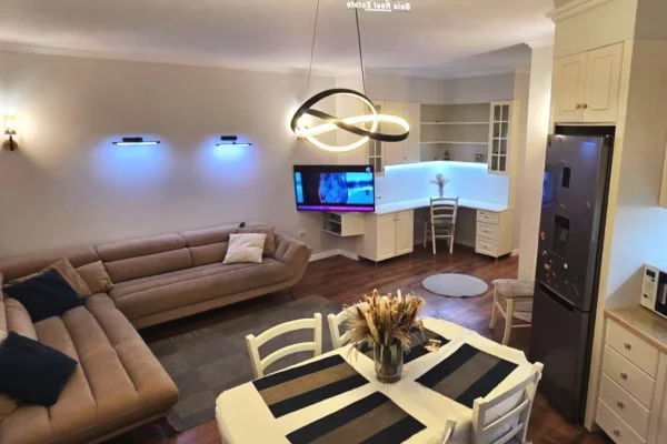 Shtepi me qera 3+1 ne Tirane - 1,000 Euro