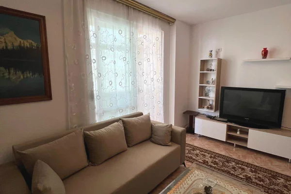 Shtepi me qera 2+1 ne Tirane - 625 Euro