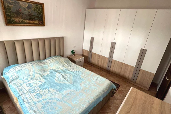 Shtepi me qera Apartament ne Tirane, 2+1, Mobilimi E mobiluar, Pagesa 625  Euro.