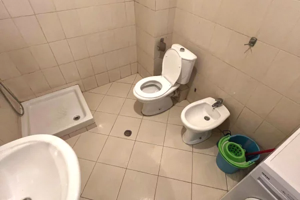 Shtepi me qera Apartament ne Tirane, 2+1, Mobilimi E mobiluar, Pagesa 625  Euro.