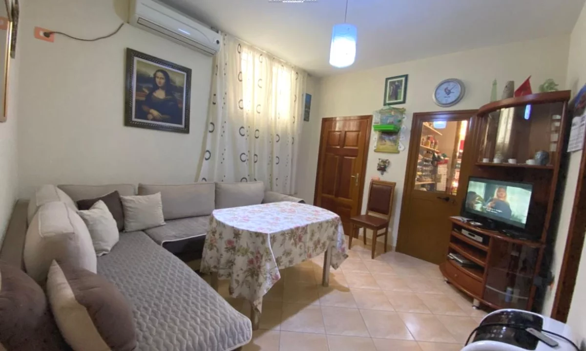 Shtepi me qera Shtepi Private ne Tirane, 3+1, Mobilimi E mobiluar, Pagesa 75,000  Leke.