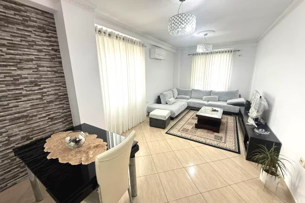 Shtepi me qera Apartament ne Tirane, 2+1, Mobilimi E mobiluar, Pagesa 70,000  Euro.