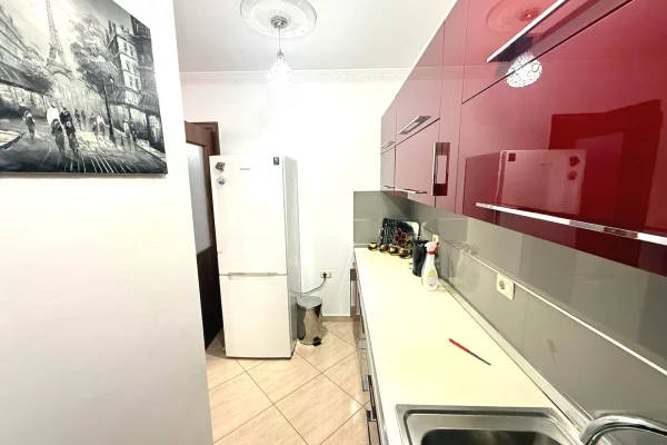 Shtepi me qera Apartament ne Tirane, 2+1, Mobilimi E mobiluar, Pagesa 70,000  Euro.