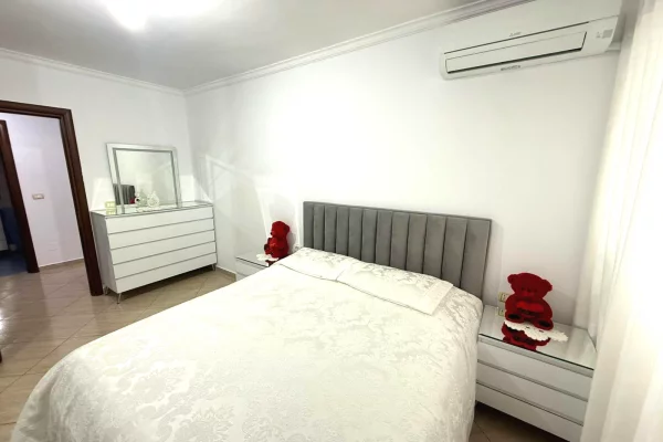 Shtepi me qera Apartament ne Tirane, 2+1, Mobilimi E mobiluar, Pagesa 70,000  Euro.