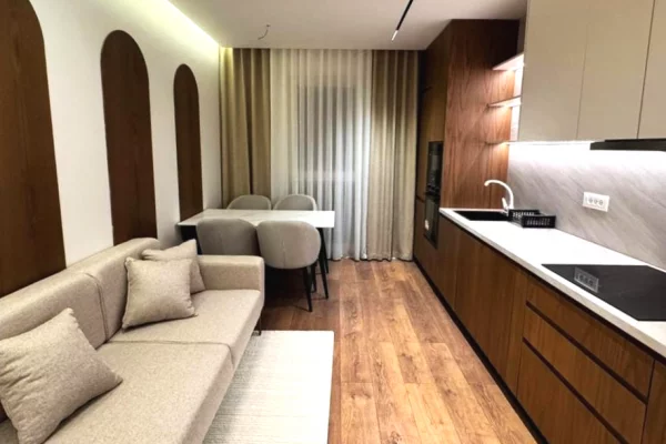 Shtepi me qera 2+1 ne Tirane - 900 Euro