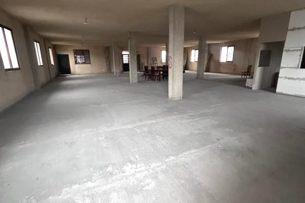 Magazine Me Qera Ne Astir (ID BM208) Tirane