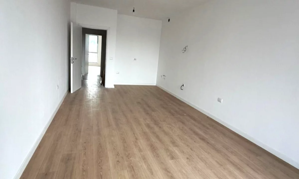 Zyre Me Qera prane Rruges se Elbasanit (ID BZ27102) Tirane