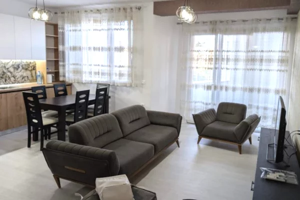 Shtepi me qera 2+1 ne Tirane - 70,000 Leke