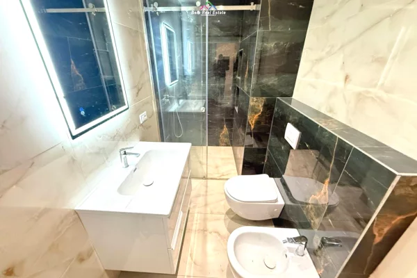 Shtepi me qera 2+1 ne Tirane - 1,660 Euro