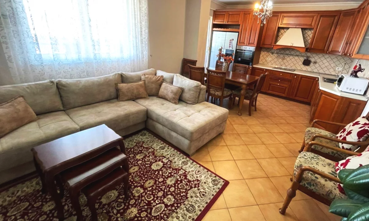 Shtepi me qera Apartament ne Tirane, 2+1, Mobilimi E mobiluar, Pagesa 1,000  Euro.