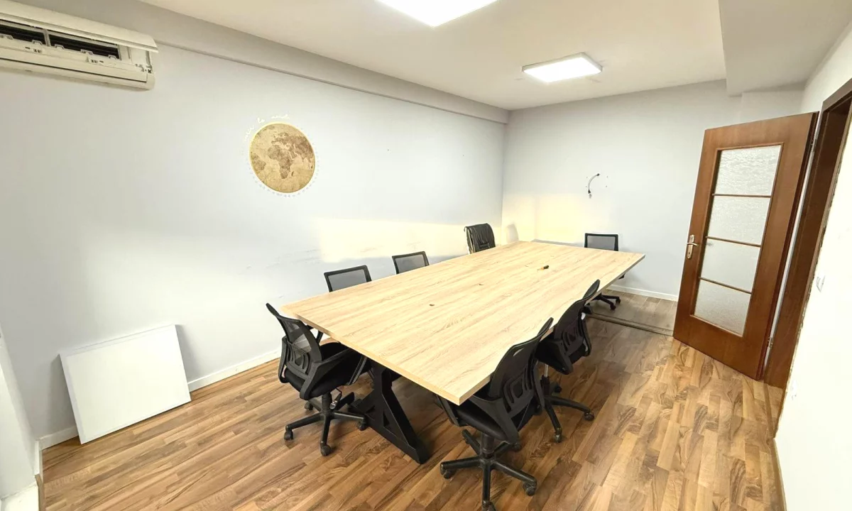 Zyre me qera tek 21 Dhjetori (ID BZ2806) Tirane