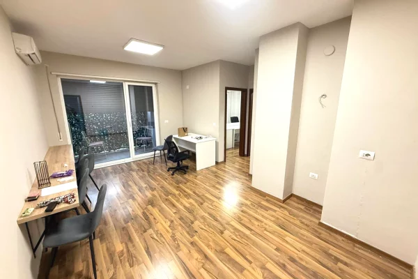 Zyre me qera tek 21 Dhjetori (ID BZ2806) Tirane