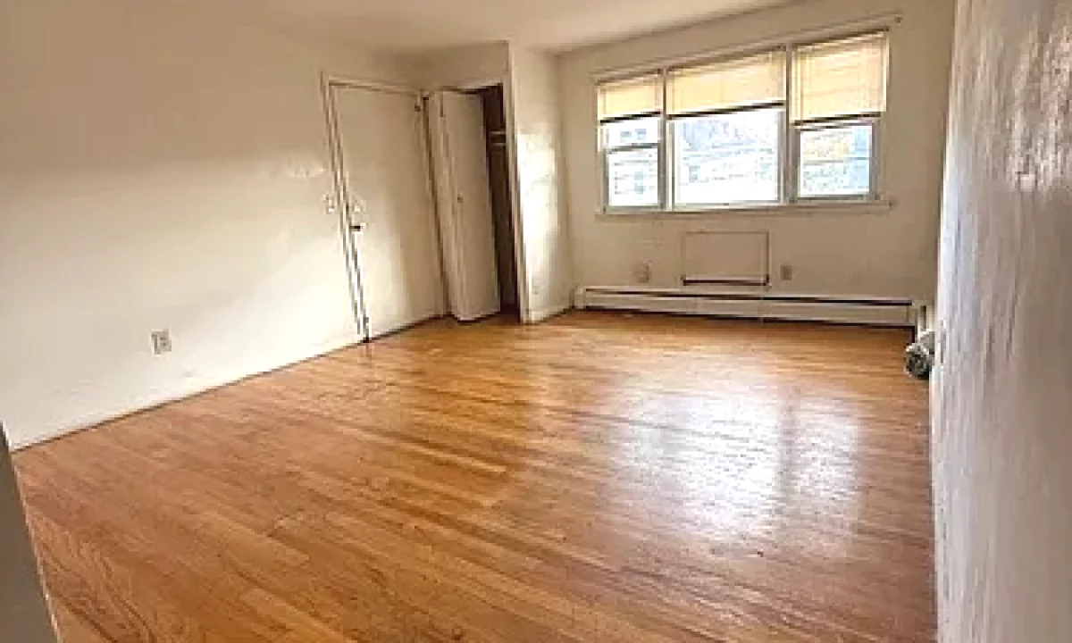 Shtepi ne shitje Apartament ne Tirane, 1+1, Mobilimi Bosh, pa mobiluar, Pagesa 112,200  Euro.