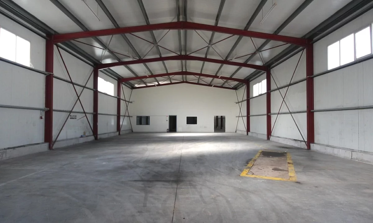 Magazine me qera ne Vore (ID BM286) Tirane