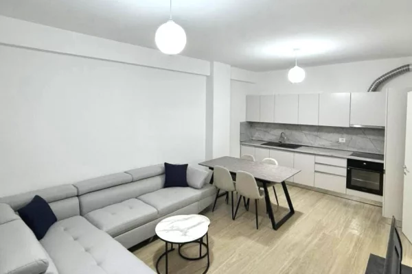 Shtepi me qera 2+1 ne Tirane - 630 Euro