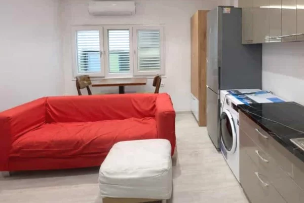 Shtepi me qera 2+1 ne Tirane - 980 Euro