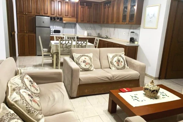 Shtepi me qera 2+1 ne Tirane - 700 Euro