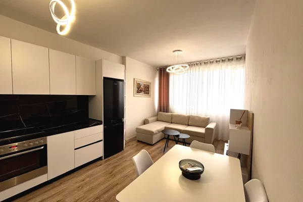 Apartament me qera 2+1 tek Golden Park ..