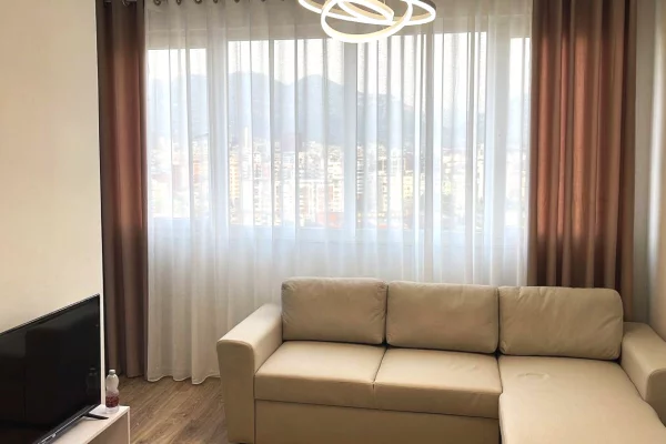 Shtepi me qera 2+1 ne Tirane - 630 Euro