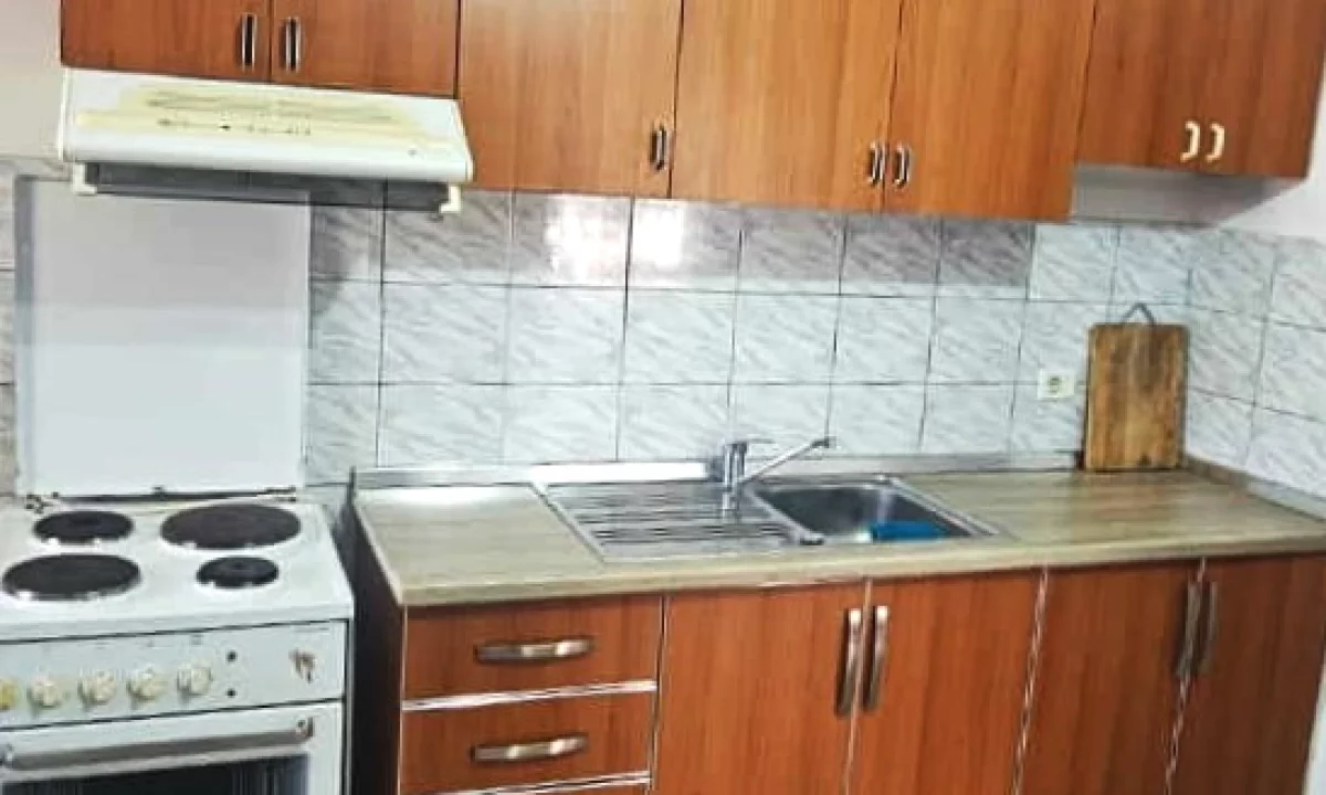 Shtepi me qera Shtepi Private ne Tirane, 1+1, Mobilimi E mobiluar, Pagesa 400  Euro.