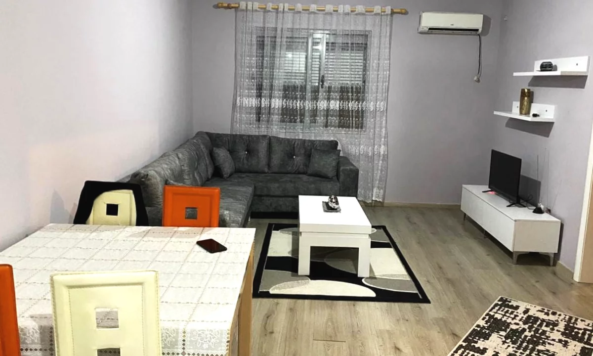 Shtepi me qera Apartament ne Tirane, 2+1, Mobilimi E mobiluar, Pagesa 520  Euro.