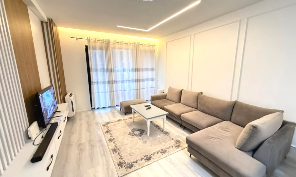 Appartamento in affitto a Tirana 2+1, Arredato