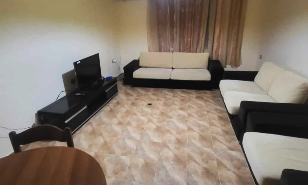 Shtepi me qera Shtepi Private ne Tirane, 2+1, Mobilimi E mobiluar, Pagesa 45,000  Leke.