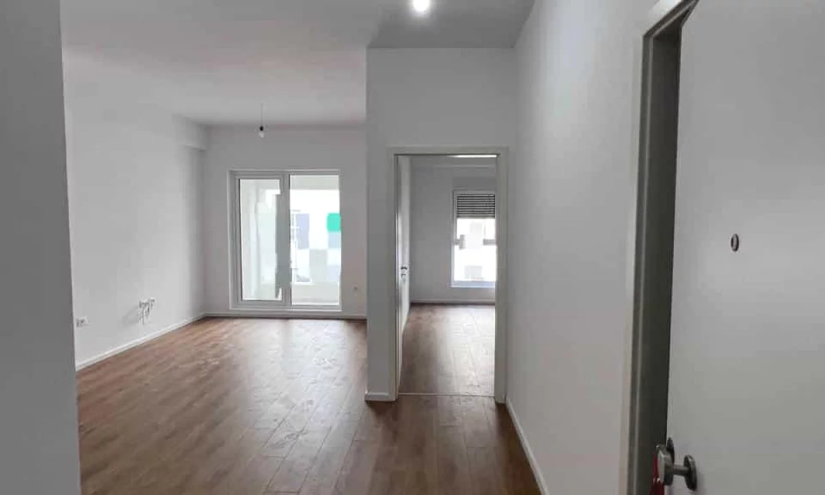 Shtepi ne shitje Apartament ne Tirane, 1+1, Mobilimi Bosh, pa mobiluar, Pagesa 115,000  Euro.