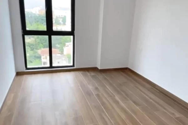 Ambient biznesi me qera 3+1 ne Tirane - 520 Euro