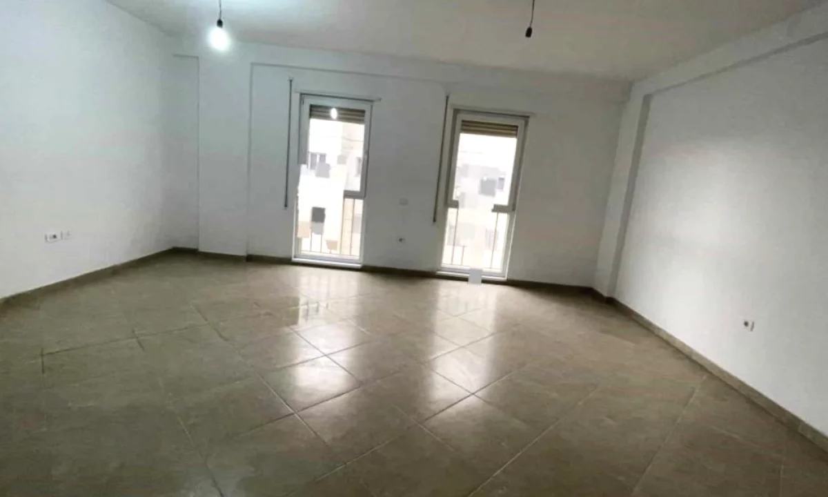 Shtepi ne shitje Apartament ne Tirane, 2+1, Mobilimi Bosh, pa mobiluar, Pagesa 207,700  Euro.