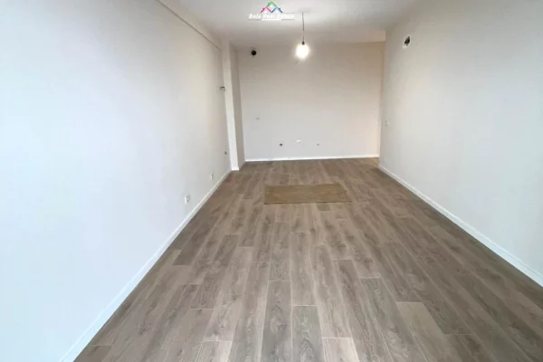 Zyre Me Qera Tek Mine Peza (ID BZ2811) Tirane