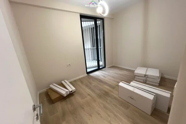 Zyre Me Qera Tek Mine Peza (ID BZ2811) Tirane