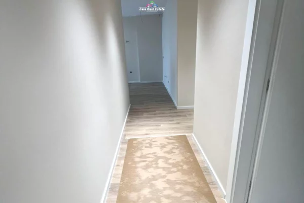 Zyre Me Qera Tek Mine Peza (ID BZ2811) Tirane