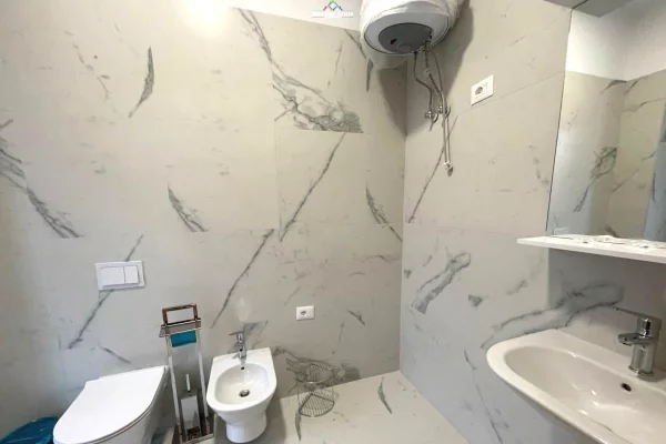 Shtepi me qera Apartament ne Tirane, 2+1, Mobilimi E mobiluar, Pagesa 850  Euro.