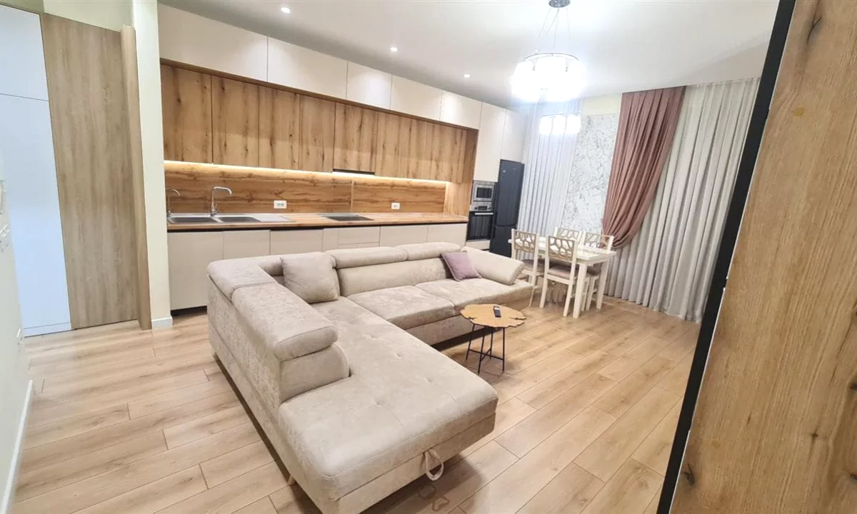 Shtepi me qera Apartament ne Tirane, 2+1, Mobilimi E mobiluar, Pagesa 830  Euro.