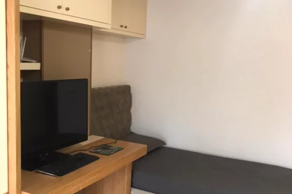 Shtepi me qera Apartament ne Tirane, 2+1, Mobilimi E mobiluar, Pagesa 1,950  Euro.