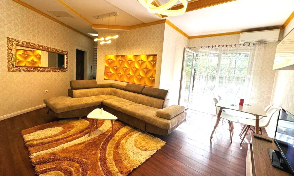 Shtepi ne shitje Apartament ne Tirane, 2+1, Mobilimi E mobiluar, Pagesa 250,000  Euro.