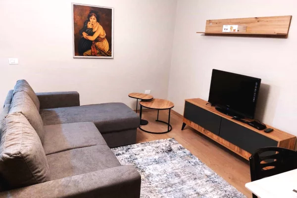 Shtepi me qera 2+1 ne Tirane - 70,000 Leke