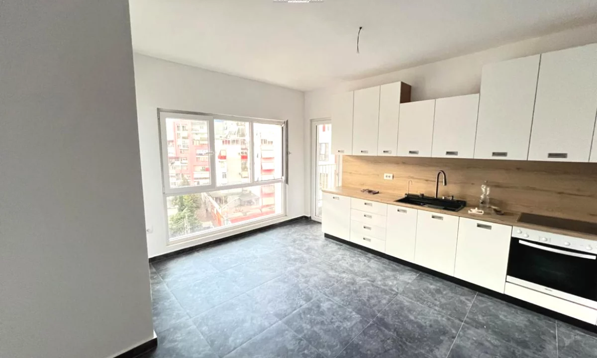 Zyre Me Qera 2+1 Tek Zogu i Zi (ID BZ2728) Tirane