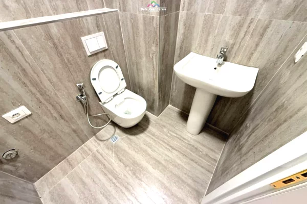 Zyre Me Qera 2+1 Tek Komuna e Parisit (ID BZ2814) Tirane