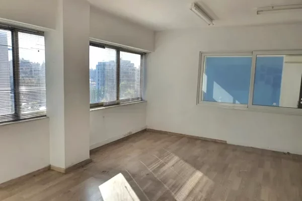 Business Property for Rent 3+1 in Tirana - 80,000 Leke