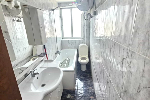 Shtepi ne shitje Apartament ne Tirane, 2+1, Mobilimi E mobiluar, Pagesa 177,000  Euro.