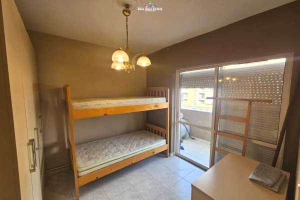 Shtepi ne shitje Apartament ne Tirane, 2+1, Mobilimi E mobiluar, Pagesa 177,000  Euro.