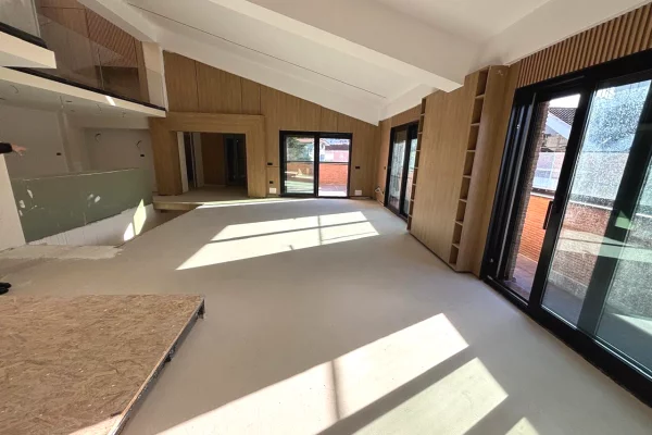 Luxury villas for rent in Tirana 3+1, Emty